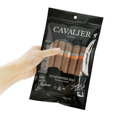 Przenośna torba nawilżająca papierosy